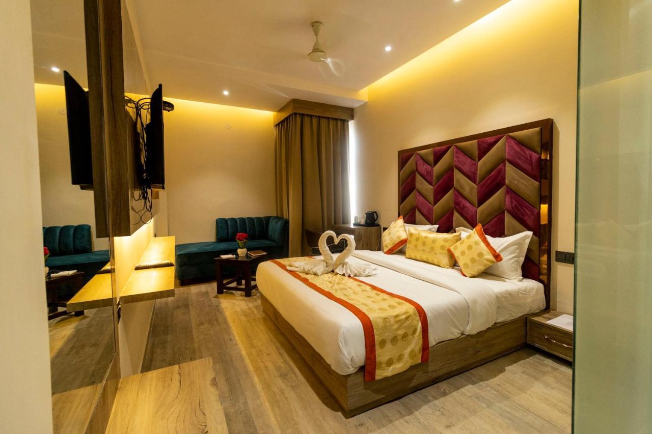 Hotel Golden Lotus Amritsar Bagian luar foto